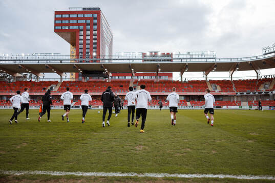 Örebros spelar värmer upp