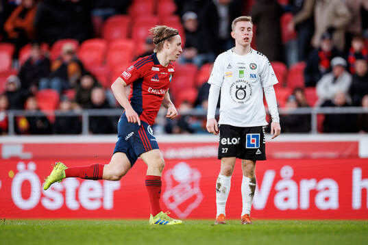 Östers David Seger jublar och Örebros Valgeir Valgeirsson