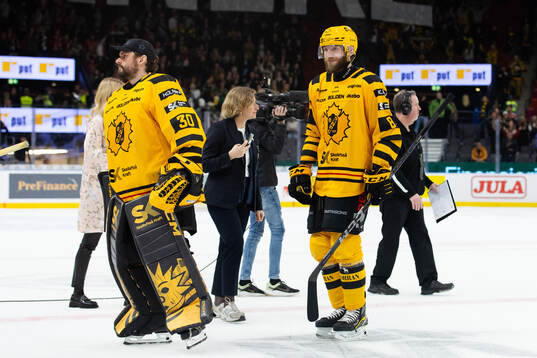 Skellefteås målvakt Gustaf Lindvall och Petter Granberg
