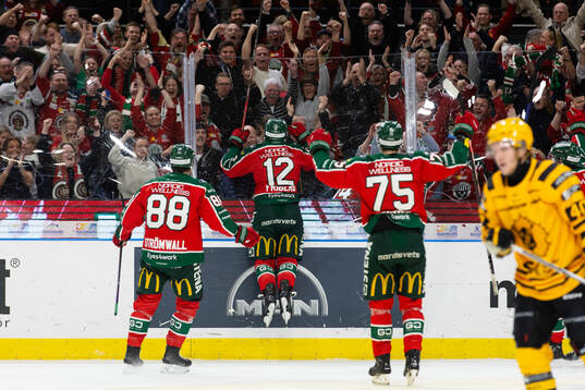 Frölundas Max Friberg jublar