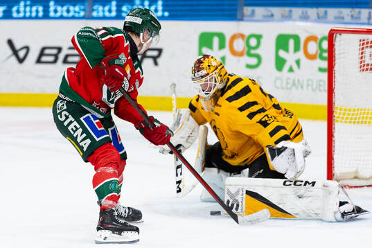 Frölundas Jere Innala gör 3-1 på Skellefteås målvakt