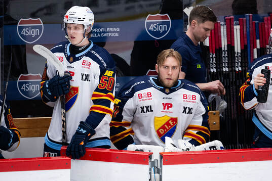 Djurgårdens målvakt Viktor Andrén deppar