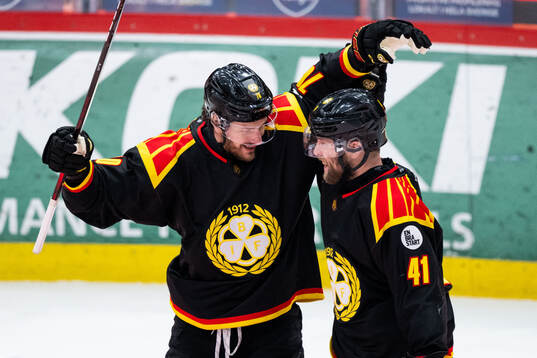 Brynäs Miks Indrasis och Greg Scott jublar