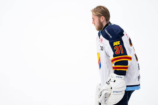 Djurgårdens målvakt Viktor Andrén deppar