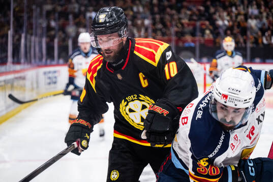 Brynäs Johan Larsson och Djurgårdens Kevin Karlsson