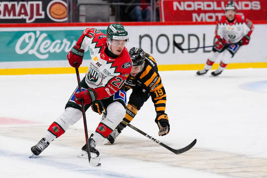 Frölundas Jere Innala och Skellefteås Martins Dzierkals