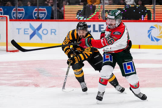 Skellefteås Dylan Sikura och Frölundas Erik Thorell