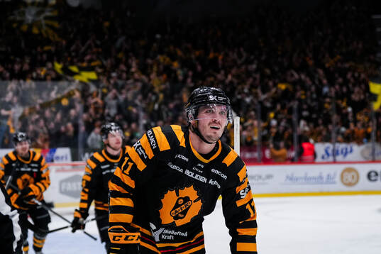 Skellefteås Max Lindholm jublar