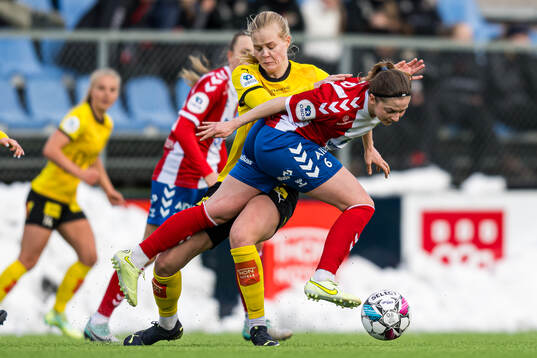 Katrine Emilie Winnem Jørgensen LSK Kvinner and Selma