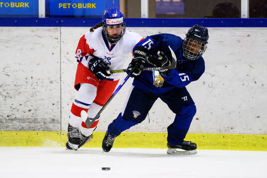 Ester Rosenbaumova of Czech Republic and Minea Huovinen of