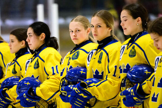 Ida Melin and Maja Åkerlund of Sweden ahead ofof the U16