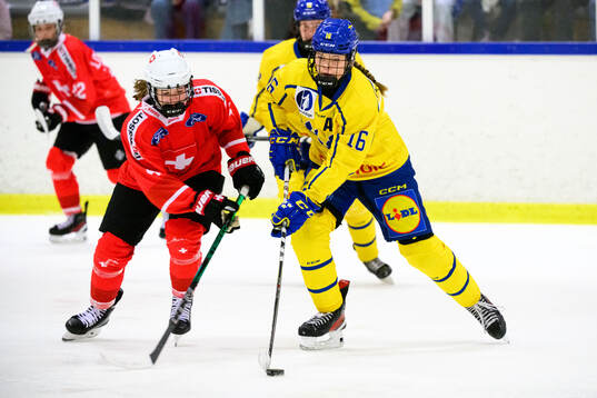 Aiyana Vuillemin of Switzerland and Tillie Ytfeldt of Sweden