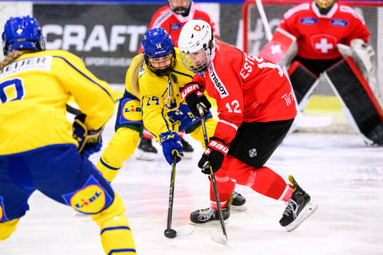 Nellie Norén of Sweden and Hannah Estermann of Switzerland
