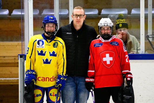 Miranda Lindström of Sweden and Lorie Besson-Lou of