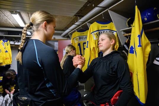 Tillie Ytfeldt and Ida Melin in the Swedish dressing room