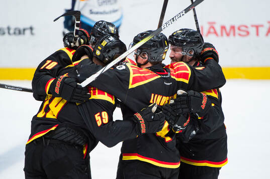 Brynäs Karlis Cukste jublar