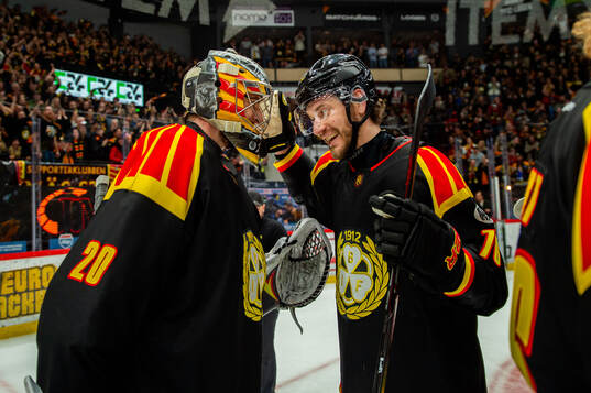 Brynäs målvakt Damian Clara och Brynäs Miks Indrasis