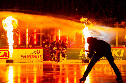 Brynäs målvakt Damian Clara gör entré