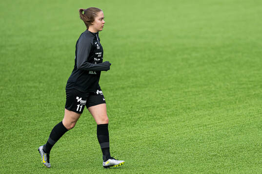 Sofie Bjørnsen of Arna-Bjørnar warms up
