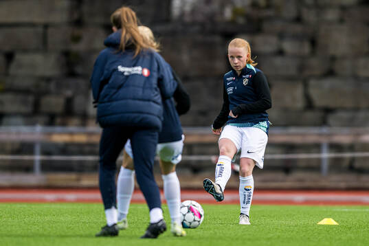 Thea Loennecken of Stabæk warms up