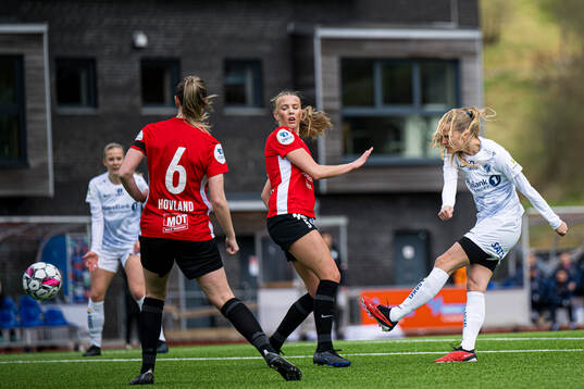Mathilde Kruse Madsen of Stabæk scores the 0-1 goal