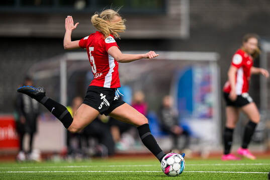 Helle Stenersen of Arna-Bjørnar