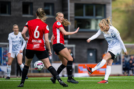 Mathilde Kruse Madsen of Stabæk scores the 0-1 goal