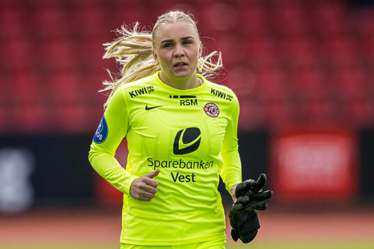 Hanne Larsen of Arna-Bjørnar