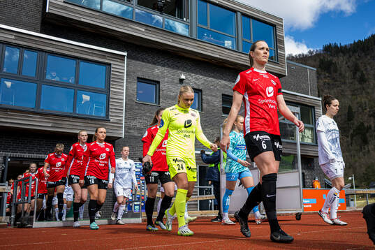 Hanne Larsen and Stine Hovland of Arna-Bjørnar