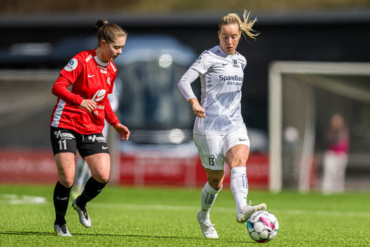 Sofie Bjørnsen of Arna-Bjørnar and Fanny Alice Tess Lång