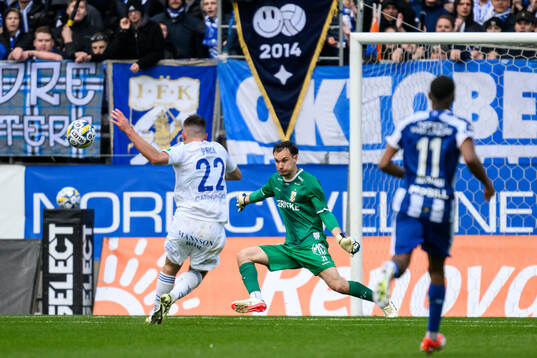 IFK Norrköpings Tim Prica och IFK Göteborgs målvakt Elis
