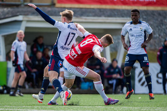 Östers Adam Herdonsson och Sandvikens Daniel Söderberg