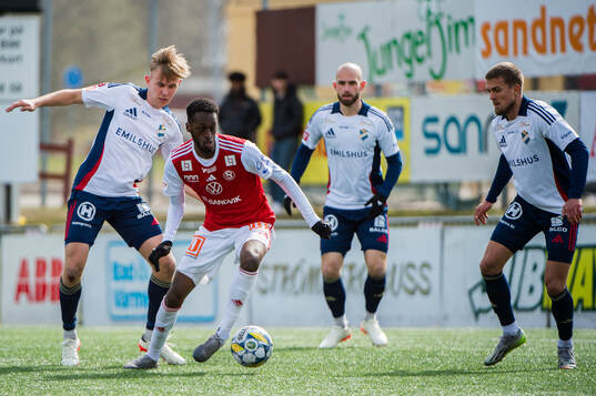 Östers Adam Herdonsson och Sandvikens Mohammed Mahammed