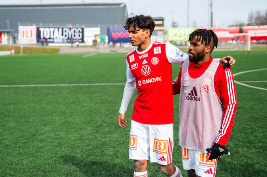 Sandvikens Jonathan Karlsson och John Junior Igbarumah