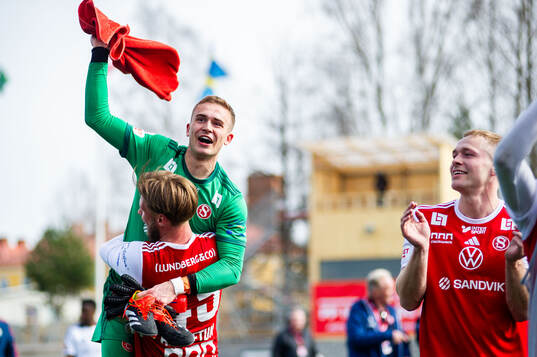 Sandvikens målvakt Felix Jakobsson och Kasper Harletun