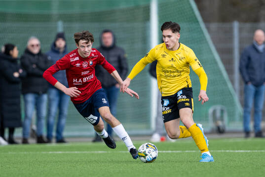 Örgrytes Calle Wiman och Elfsborgs Adnan Skreijelj