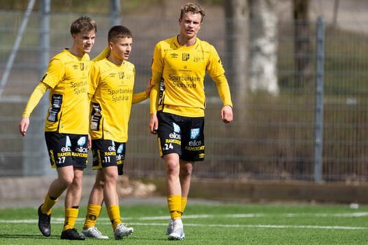 Elfsborgs Lucas Eliasson jublar med lagkamrater