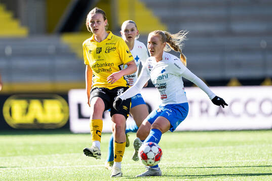 under fotbollsmatchen i Division 1 Mellersta mellan