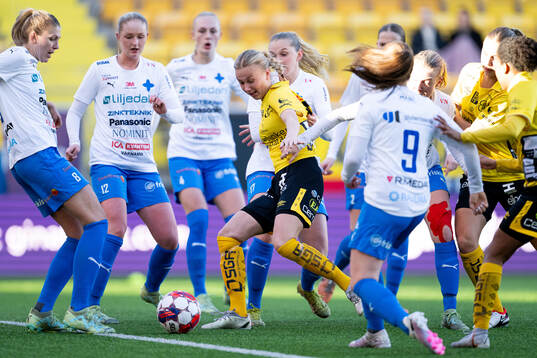 under fotbollsmatchen i Division 1 Mellersta mellan