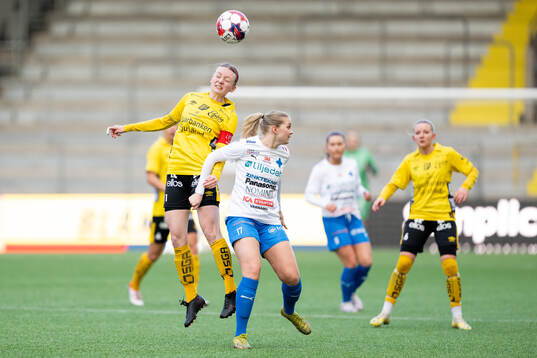 Elfsborgs Leann Nyström och Värnamos Amanda Persson