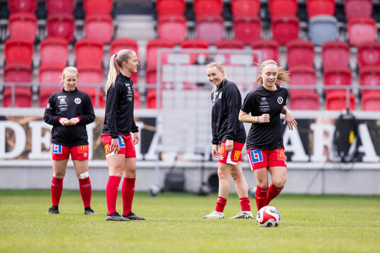 Örebros spelare värmer upp