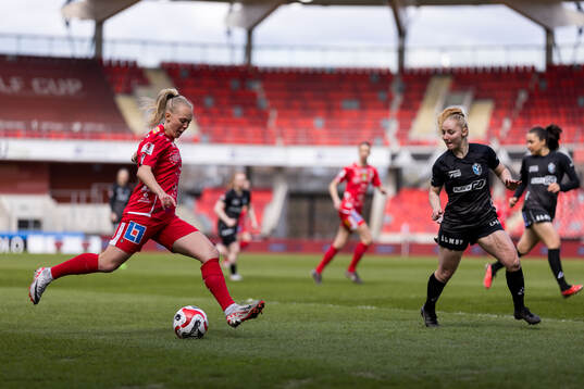 KIF Örebros Molly Johansson och Växjö DFFs Sophia
