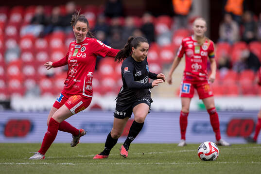 KIF Örebros Katla Maria Thordardottir och Växjö DFFs