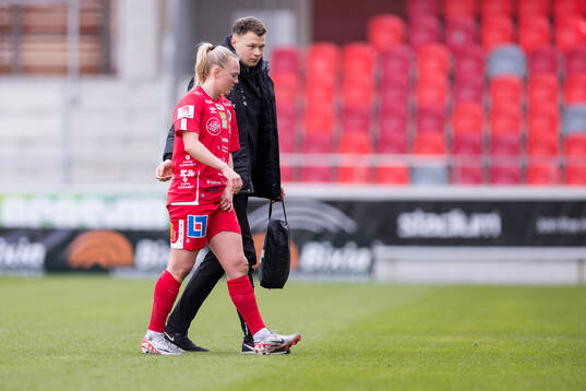 KIF Örebros Molly Johansson lämnar planen