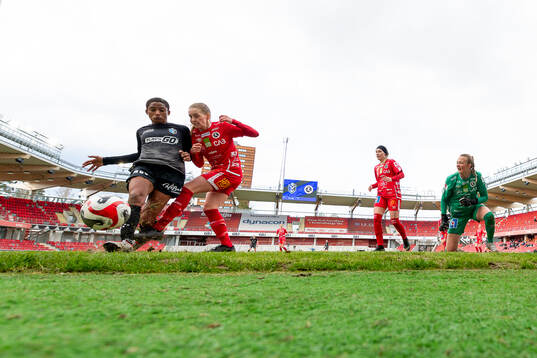 Växjö DFFs Eva Dessislava Dupuy gör mål 1-0