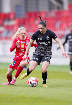 KIF Örebros Ida Björnberg och Växjö DFFs Nesrin Akgun