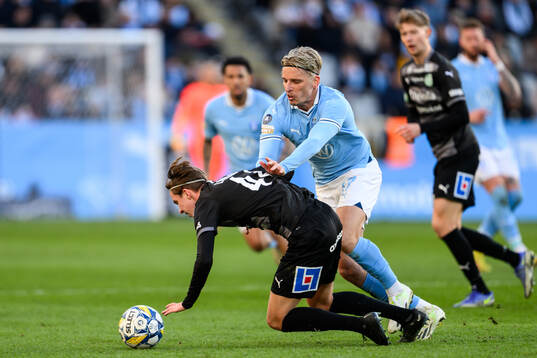 Västerås Max Larsson och Malmö FFs Jens Stryger Larsen