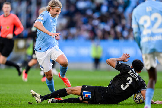 Malmö FFs Sebastian Nanasi och Västerås Alex Douglas