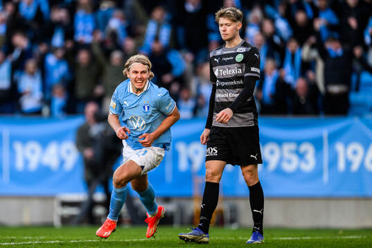 Malmö FFs Sebastian Nanasi jublar och Västerås Patric