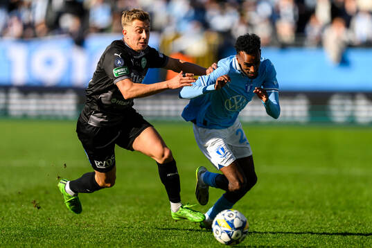 Västerås Simon Gefvert och Malmö FFs Taha Ali